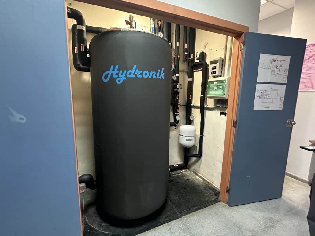Sistema ACS eficiente y compacto instalado dentro de un armario
