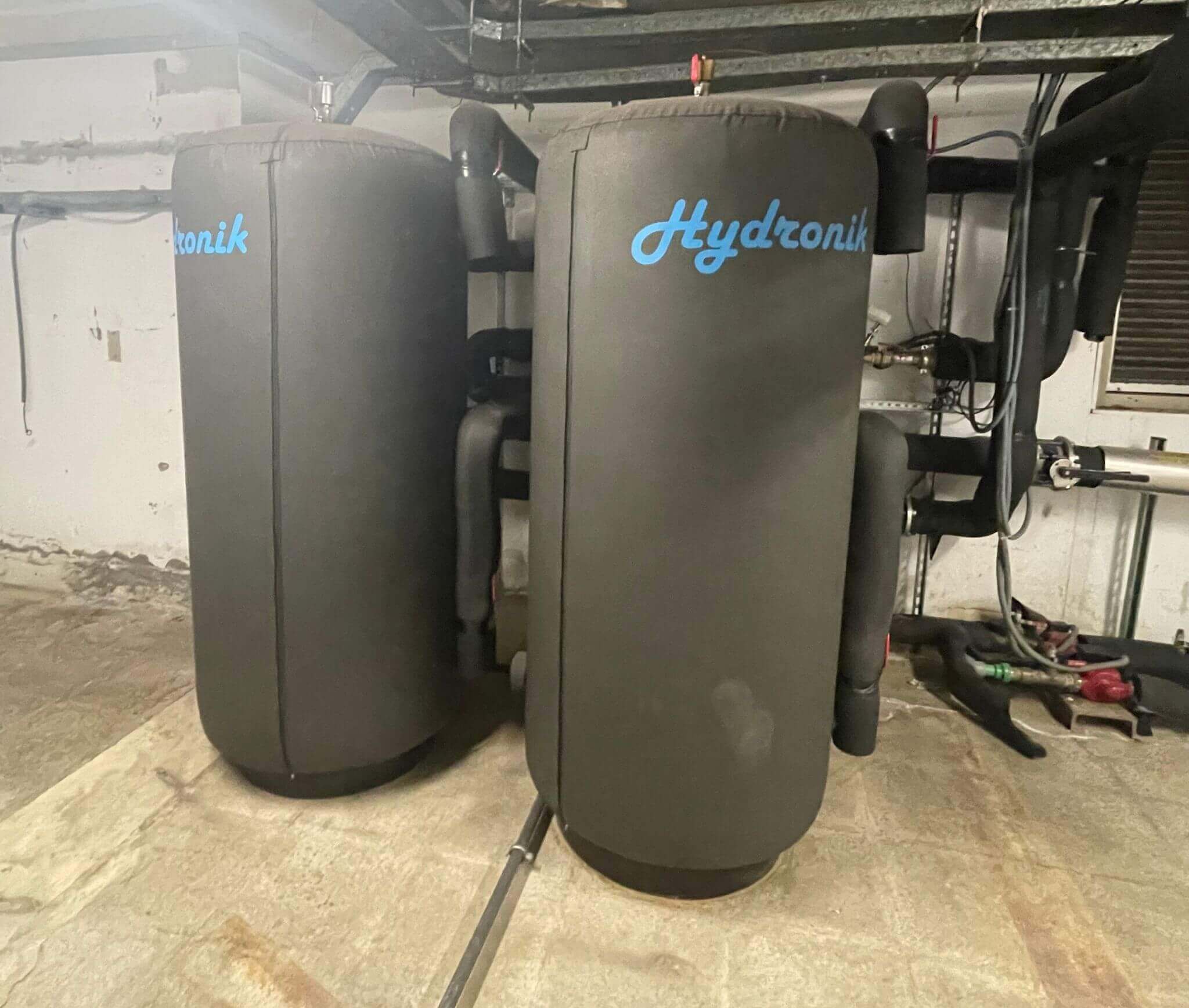 Sistema ACS eficiente para hoteles sin acumuladores